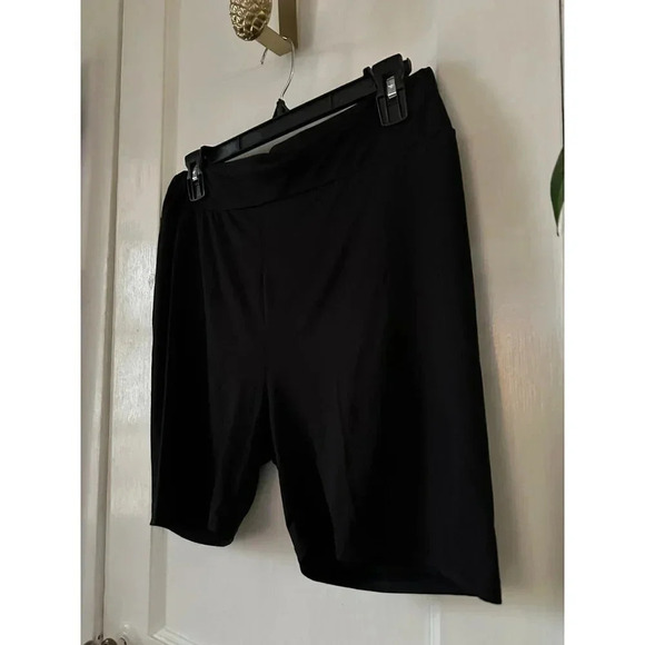 Shein Women’s size x-large black shorts - Picture 2 of 6